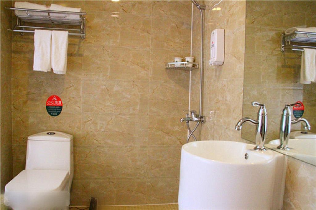 Greentree Inn Sanya He Ping Street Hotel Номер фото